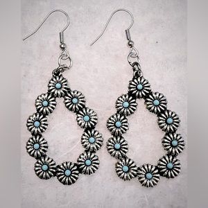 Dangle drop round of flower earrings